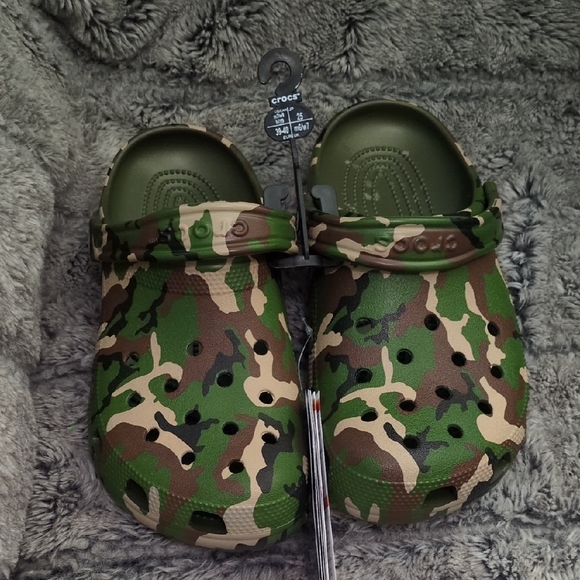 CROCS Shoes - CROCS Clogs Army Green Camo M7/W9